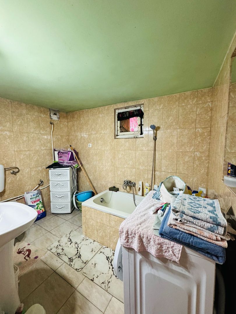 Casa de vanzare cu 2 camere si teren 1068 mp zona Renașterii - Poză 4