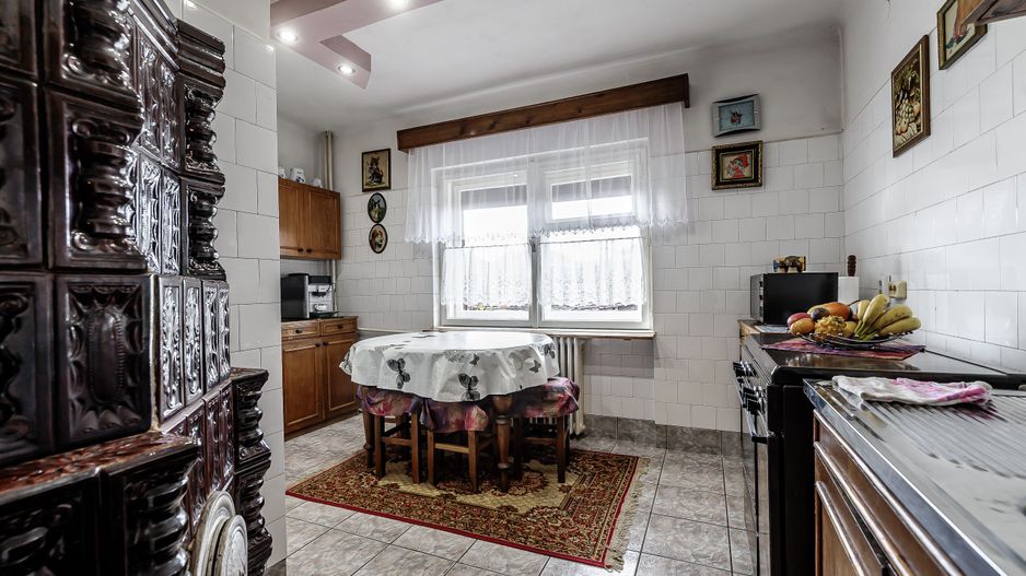 Casă din cărămidă cu 8 camere – zonă liniștită, LIPOVA - Poză 3