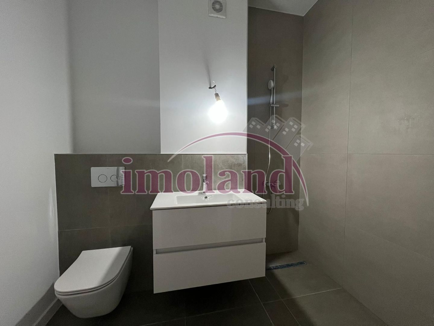 Vanzare - apartament 3 camere - NOU - Sisesti - Poză 5