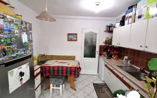 Apartament 3 camere I Decomandat I Zona Vasile Aaron - Poză 2