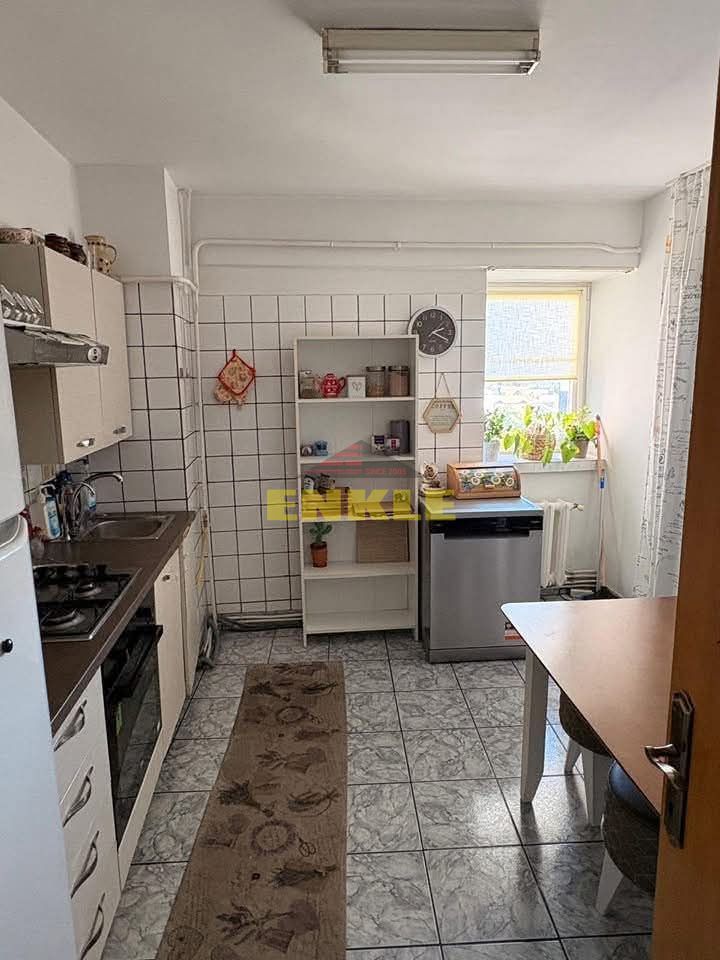 DE ÎNCHIRIAT – APARTAMENT 4 CAMERE, ZONA BAZAR - Poză 4