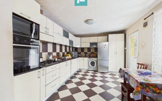 Casă cu 7 camere, ideală pentru familie, Grădiște - Poză 1