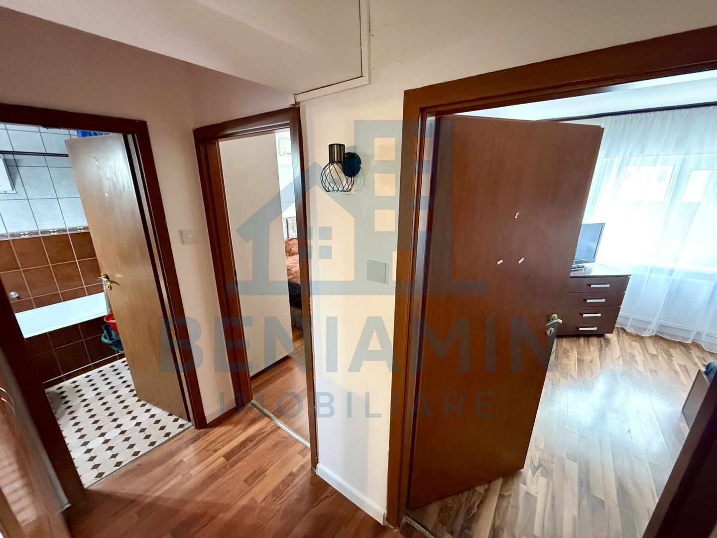 3 decomandate - 2 bai - etaj 1 - centrala proprie - McDonald's - Poză 4