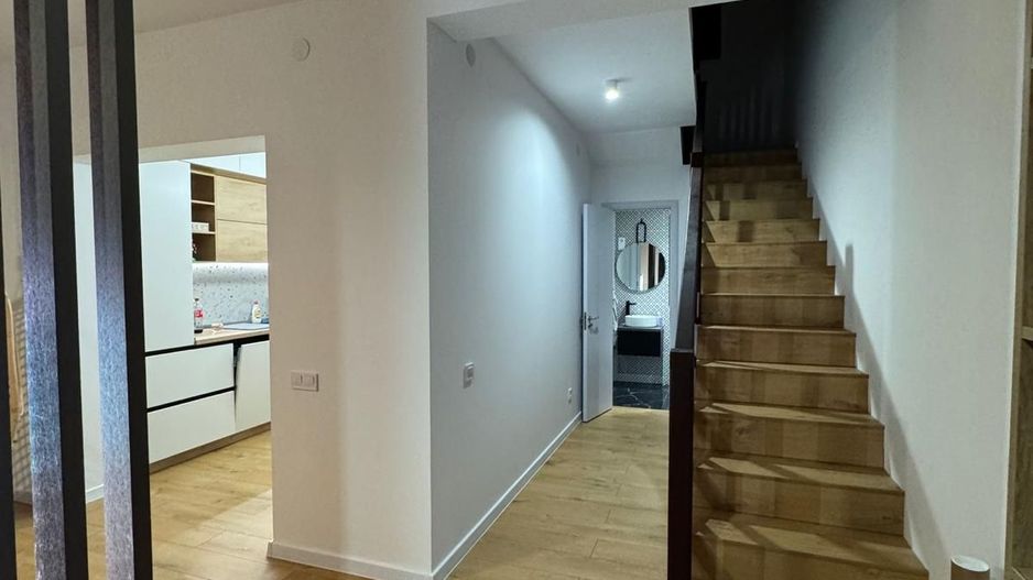 DESIGN MODERN & LUMINA NATURALA – Casa P+1  Premium in Simnicul de Jos - Poză 7