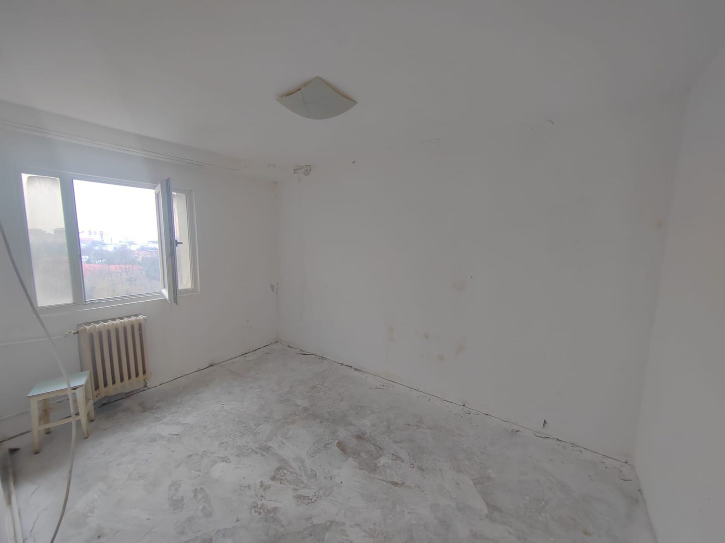 Garsoniera ieftina cu vedere la parc - Poză 3