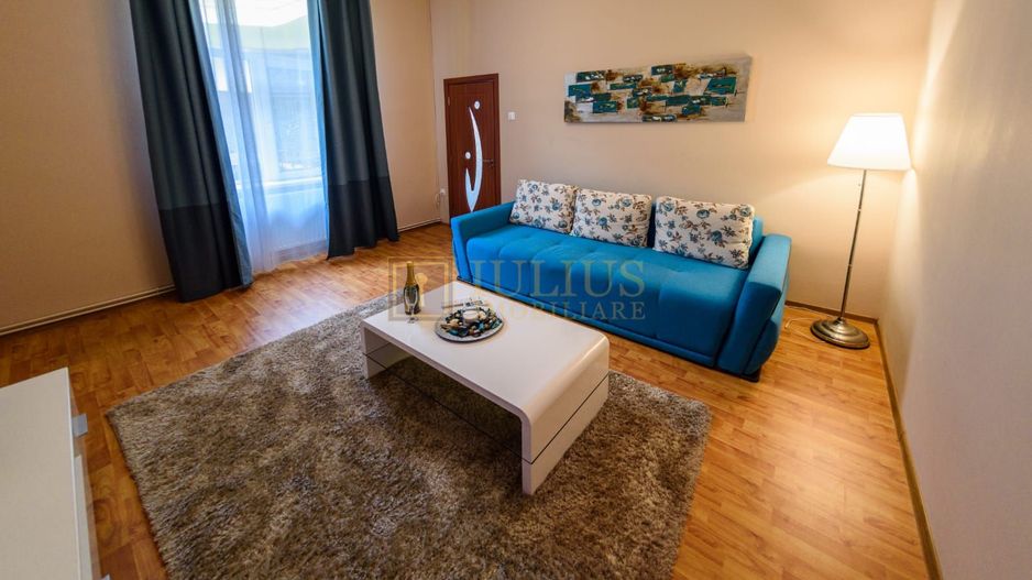 Piata Unirii|, apartament lux| cladire istorica| centrala proprie| 04.10.26 - Poză 1