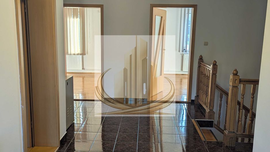 Vilă pentru Activități Comercia –5 Camere, Curte500 MP – Zona Aradului - Poză 4