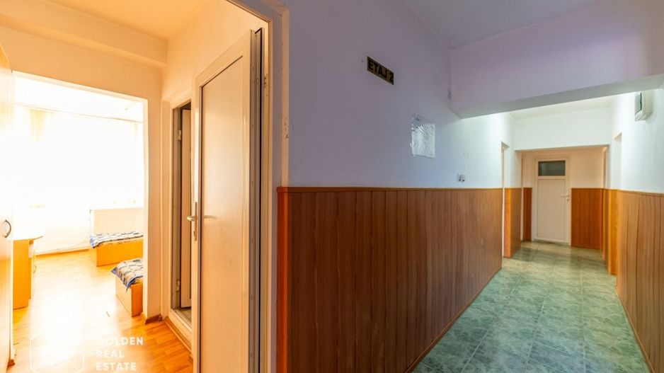 Cladire cu 24 camere, langa Castelul Regal Savarsin - Poză 16