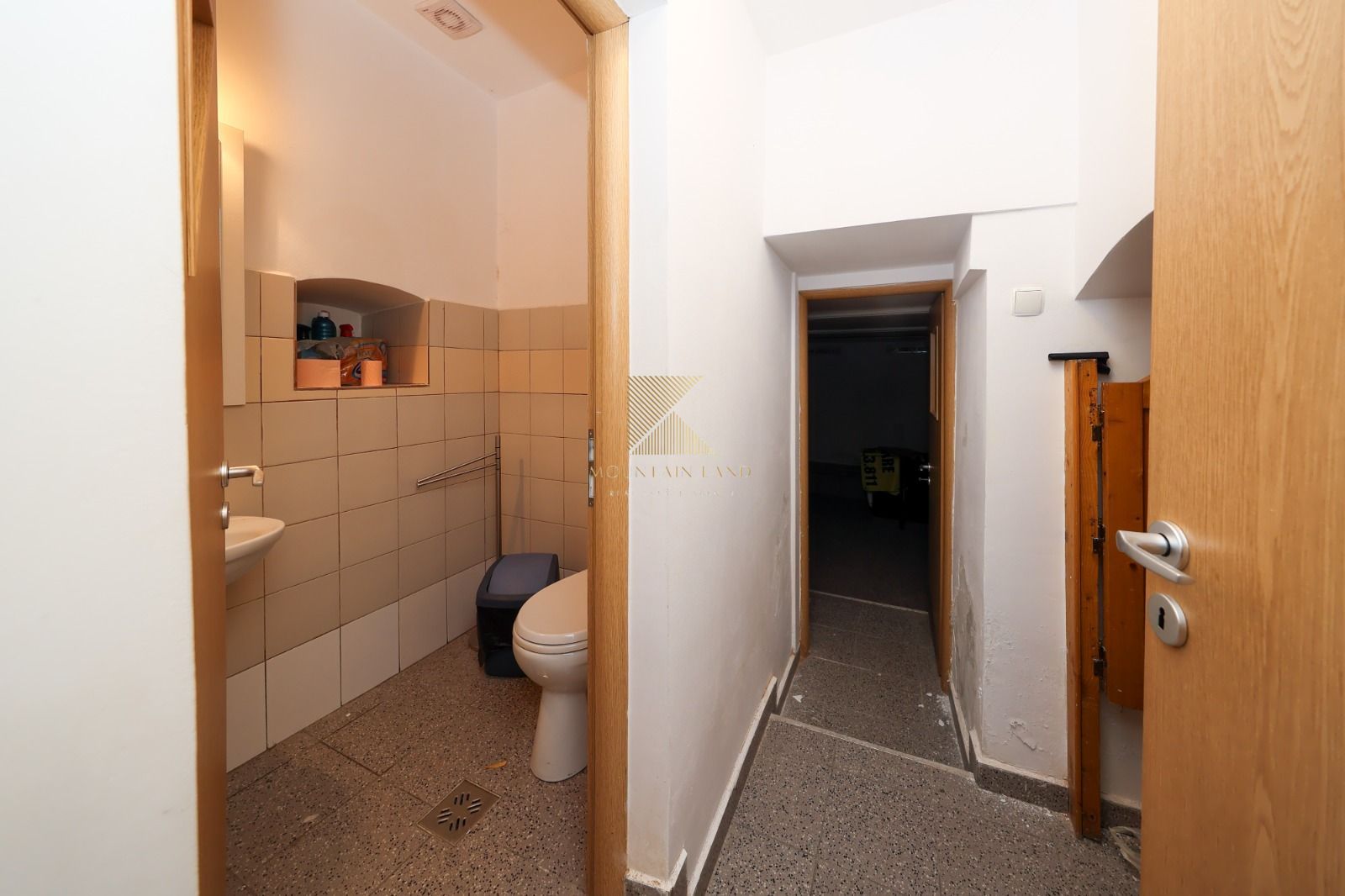 Locație rară în Brașov: ideal pentru regim hotelier sau business - Poză 7