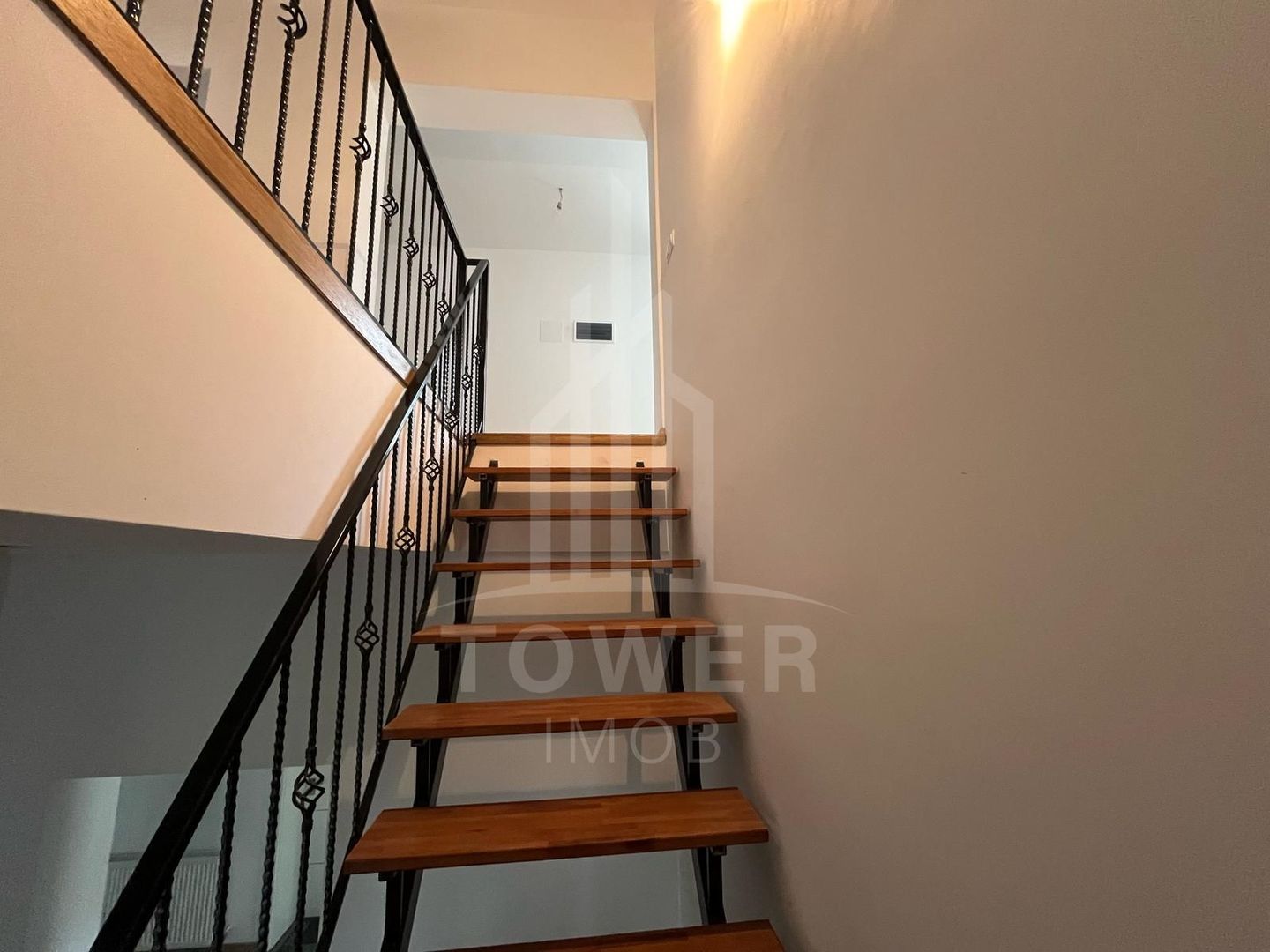 Casă nouă  cu 8 camere, 5 băi și curte – 220 mp utili – 480.000€ - Poză 9