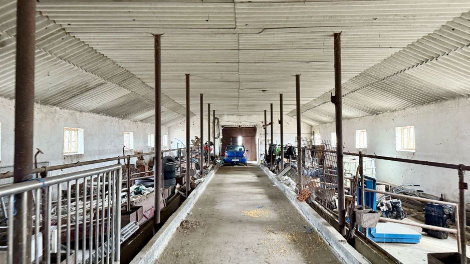 Pret redus Teren generos cu grajd nou in Varsand - Poză 3