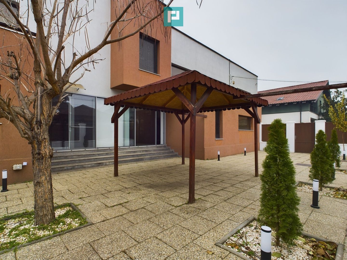 Vilă de lux cu două locuințe, în Dumbrăvița – Locație Excelentă! - Poză 1