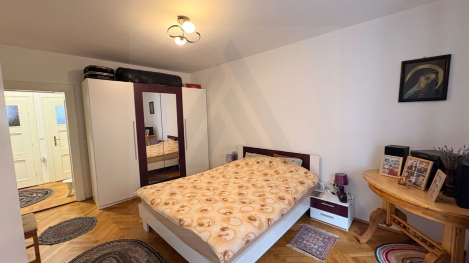 Apartament decomandat 70 mp utili 2 bai pivnita si curte 58 mp Central - Poză 9