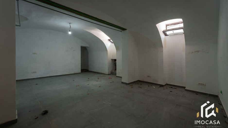 De vanzare Cladire bloc Istoric Central Arad D+P+E+M curte proprie - Poză 22