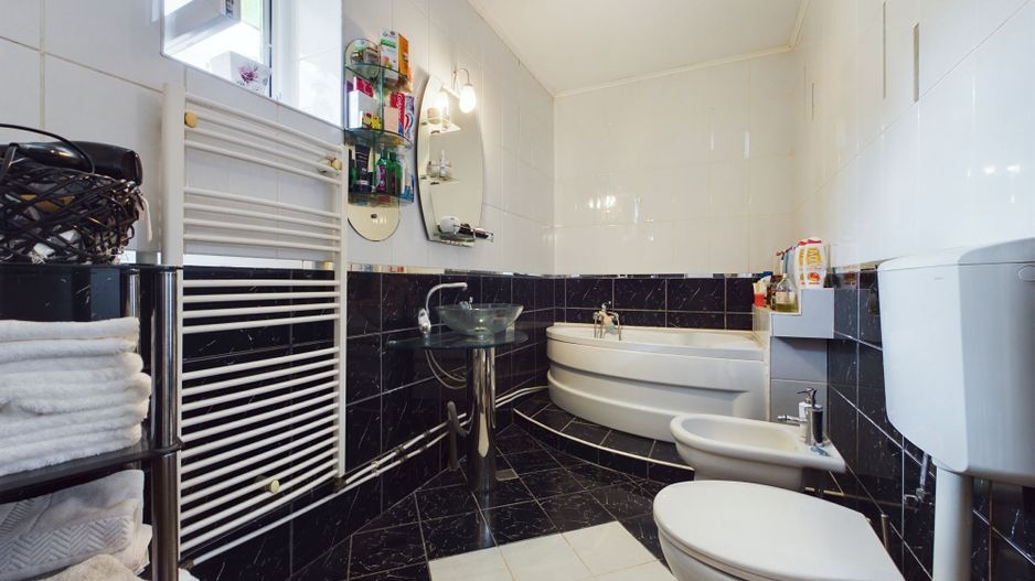 Casă cochetă pe strada Făt Frumos. - Poză 21