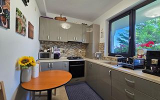 Casă modernă de vânzare, curte, 6 camere, parcare, Zona Vivo, Florești - Poză 7