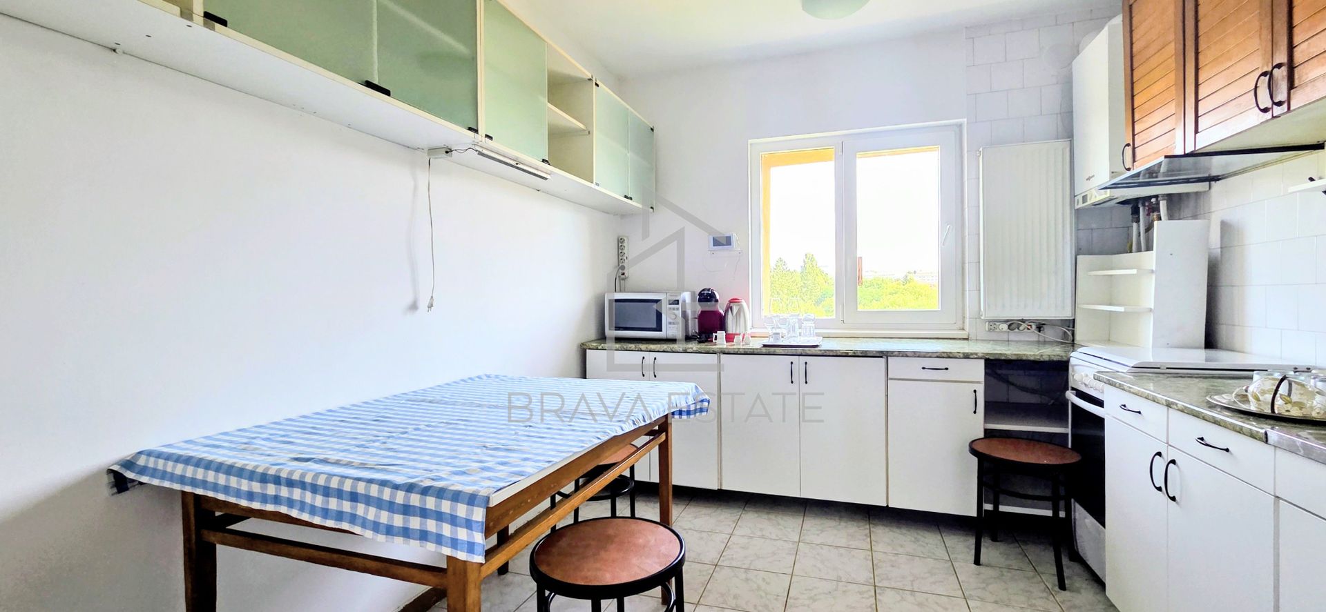 Apartament 3 camere, 2 bai, balcon, zona UMF - Poză 5
