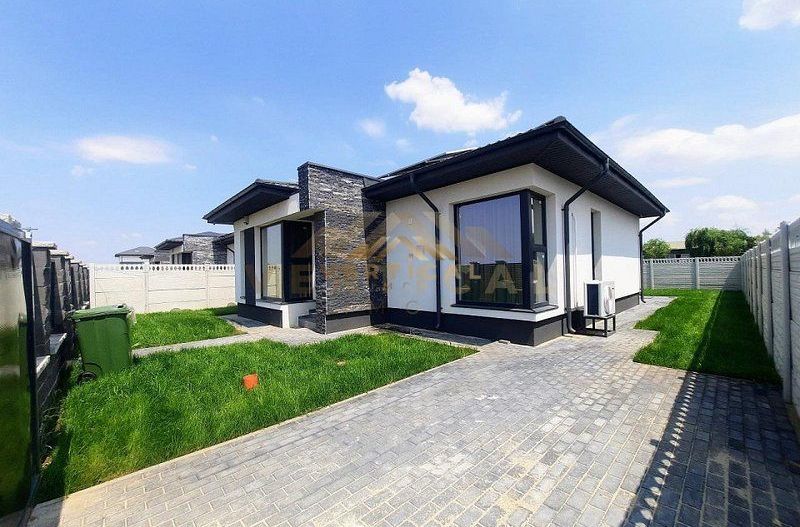 Casa cu panouri fotovoltaice - comuna Berceni - Poză 4