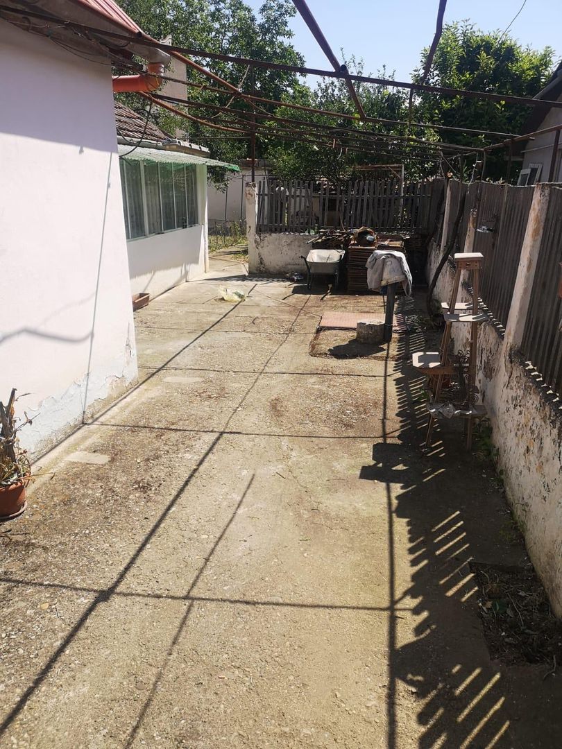 Casa pe parter cu teren 942 mp - Poză 1