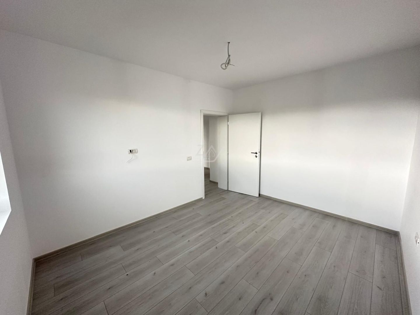 Bloc nou cu finisaje superioare. Etaj intermediar. Loc de parcare - Poză 5