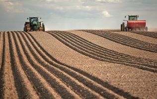 1.835 ha Fermă operațională și teren agricol (Vestul României)