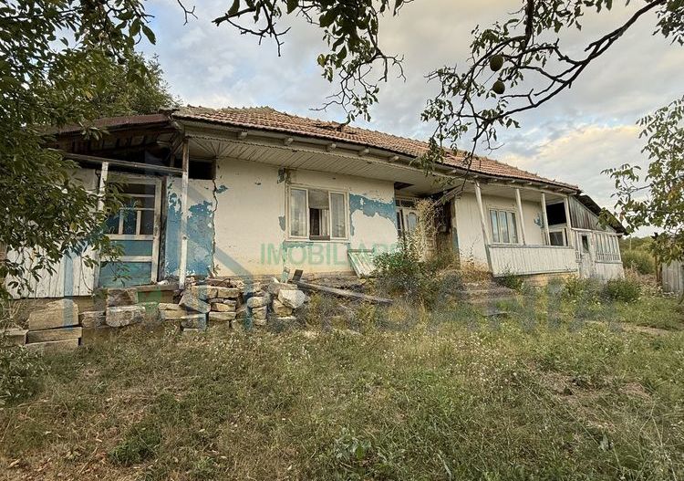 Casă nelocuibilă pe teren de 1.914 mp în Comarna, la 17 km de Iași, cu curent și acces la asfalt - Poză 6