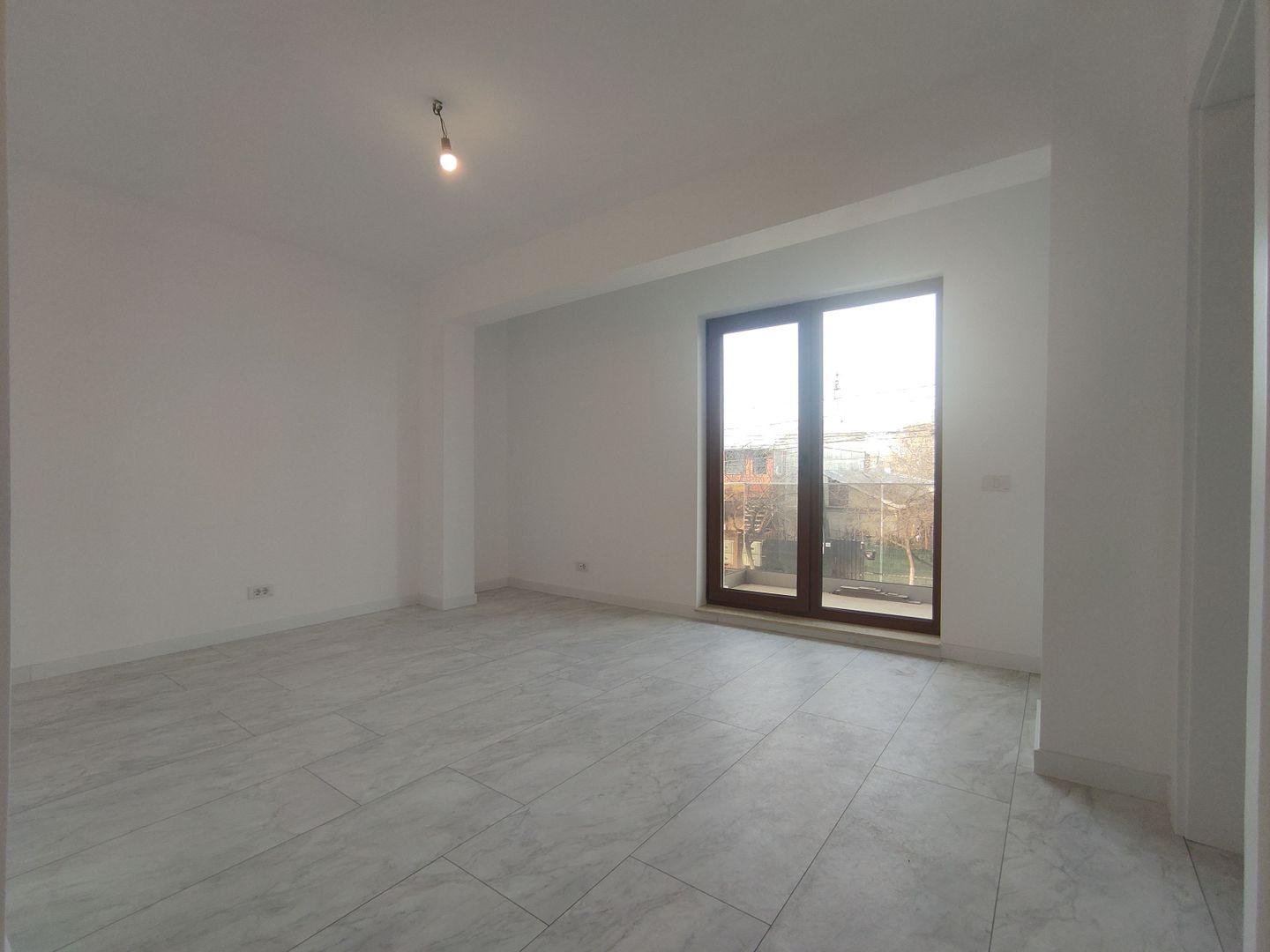 Garsoniera noua de vanzare la 5 minute de metrou laminorului - Poză 4