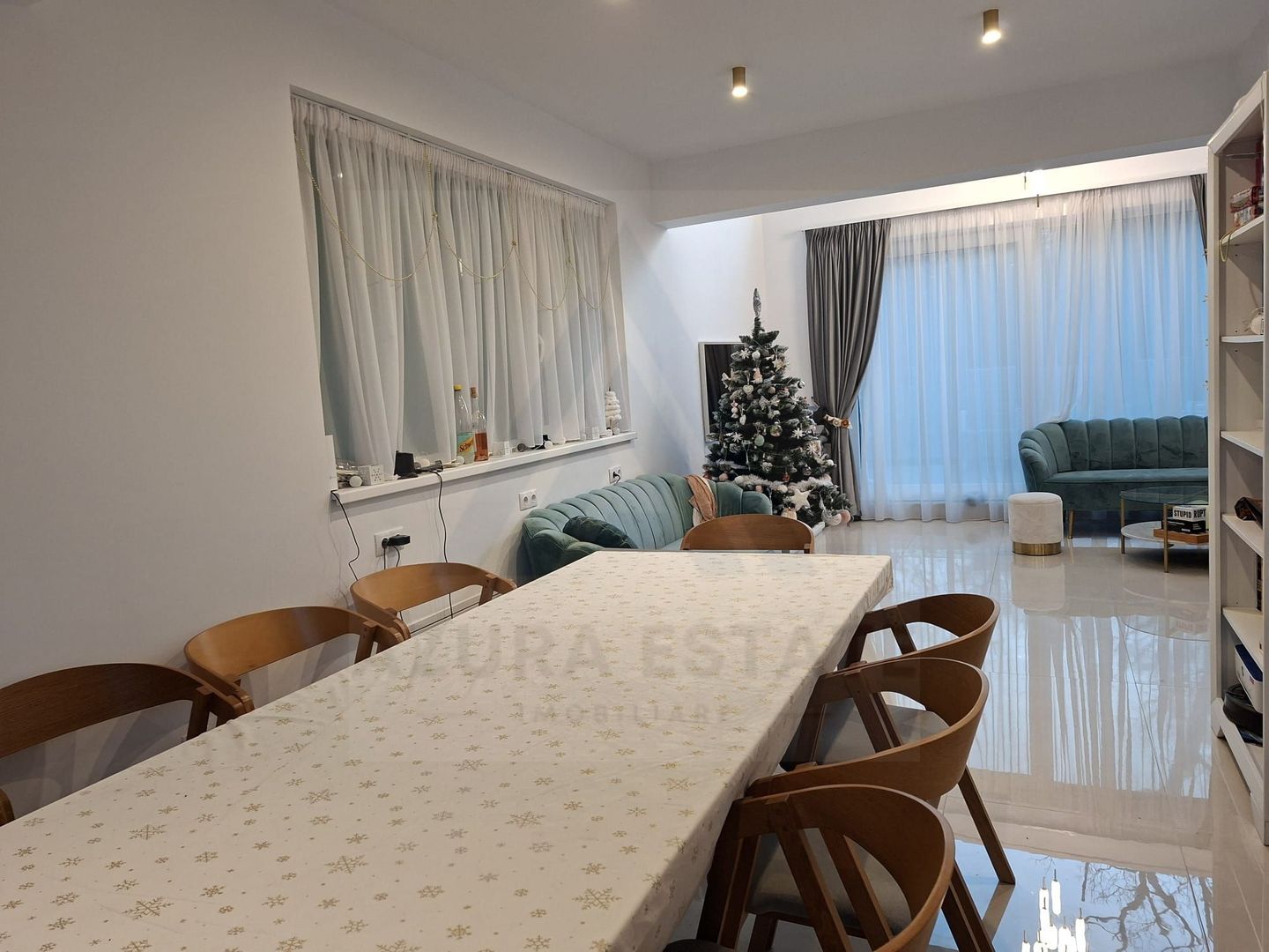 Casa moderna cu 6 camere terase 50 mp si curte in Parcul Sub Arini - Poză 12