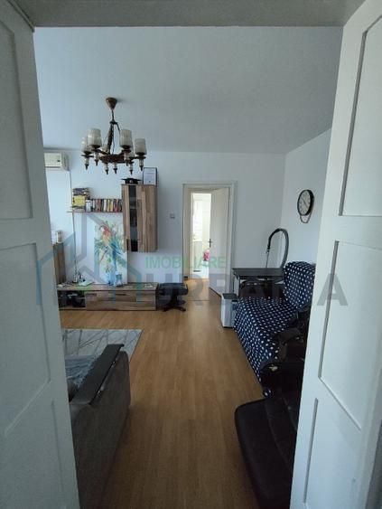 Închiriez apartament 3 camere Zona Podu Ros |Cantemir ,Etaj 3 Vedere Palas - Poză 2
