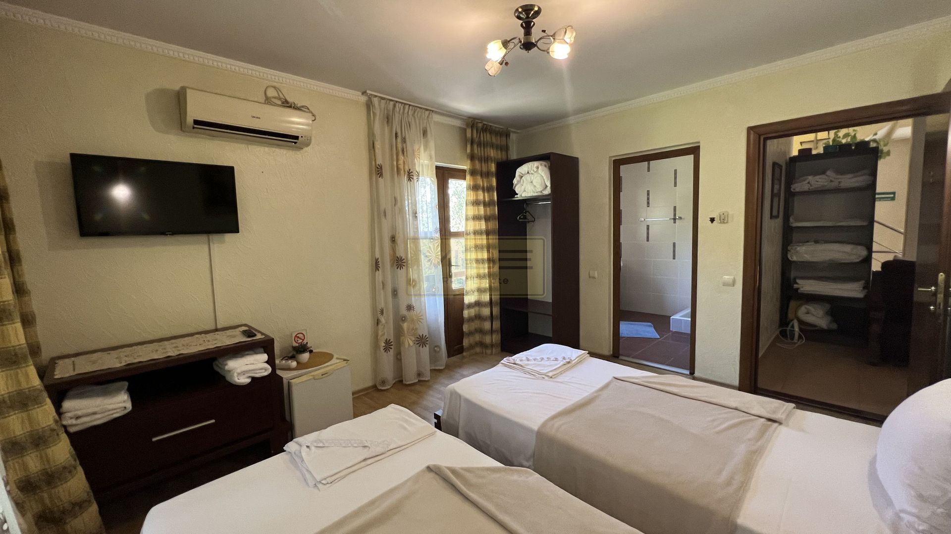 SE VINDE AFACERE LA CHEIE! Pensiunea Vila Verde, zona Garii - Poză 19