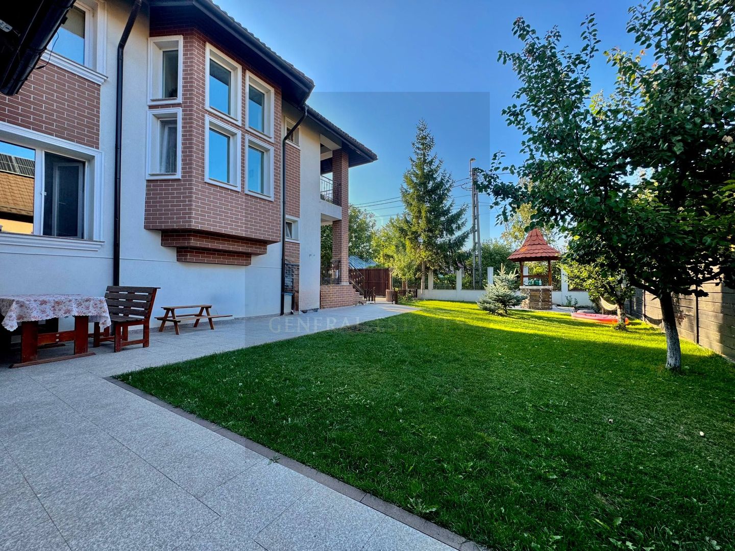 Vânzare Casă  D+P+E - 230 m.p. - Bucium - Poză 2