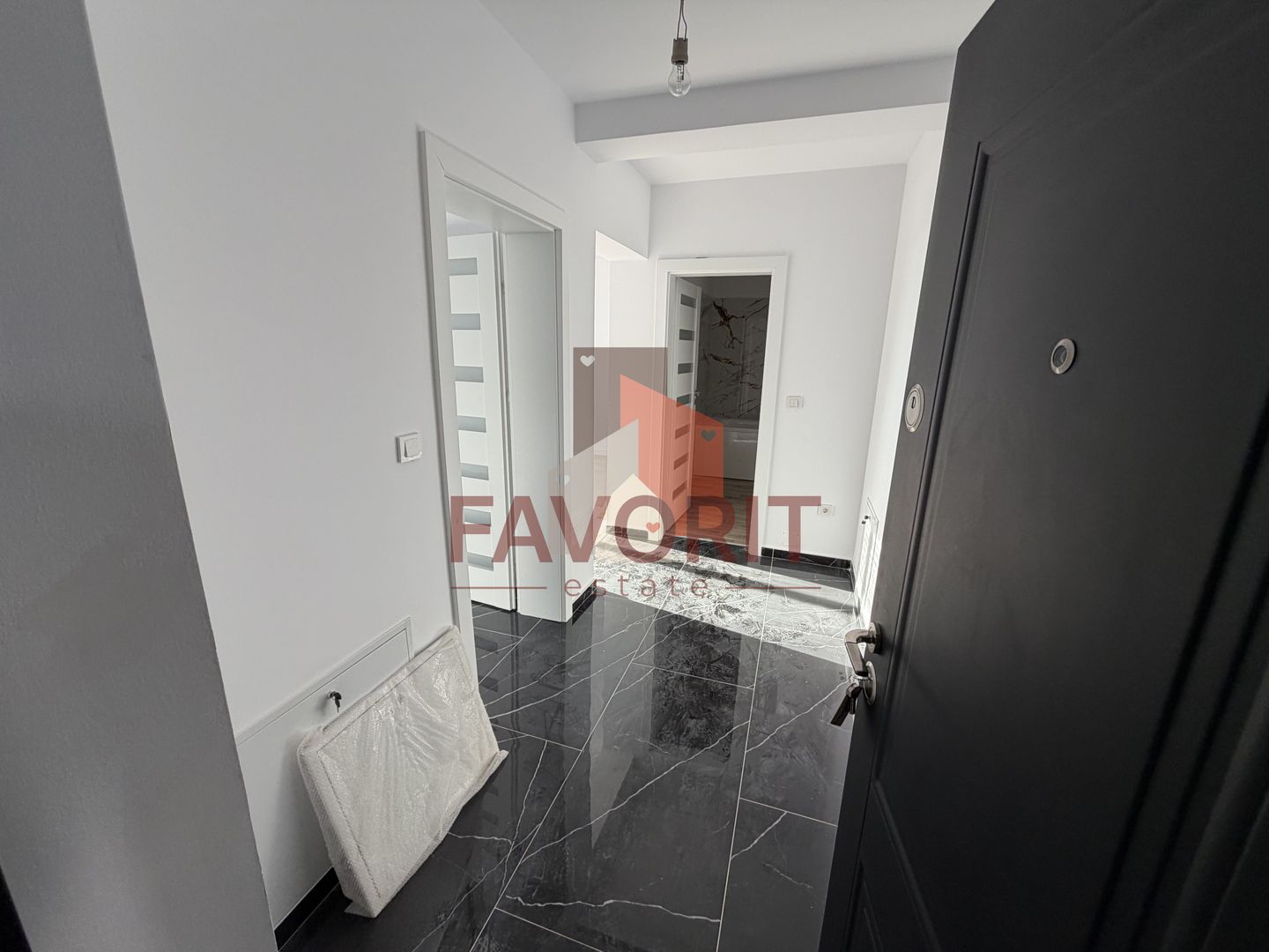 Spatios. Bucatarie inchisa de 10 mp. Disponibil imediat - Poză 3