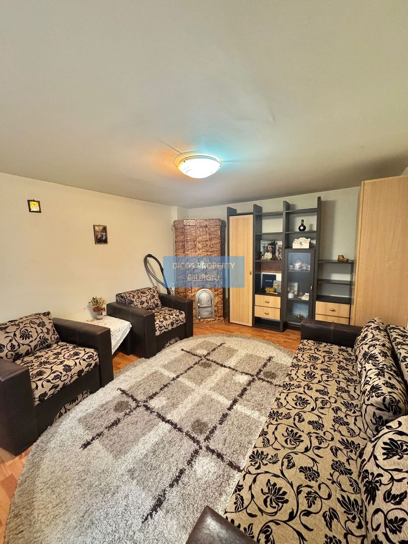 De vânzare casă cu 4 camere, garaj - Poză 1