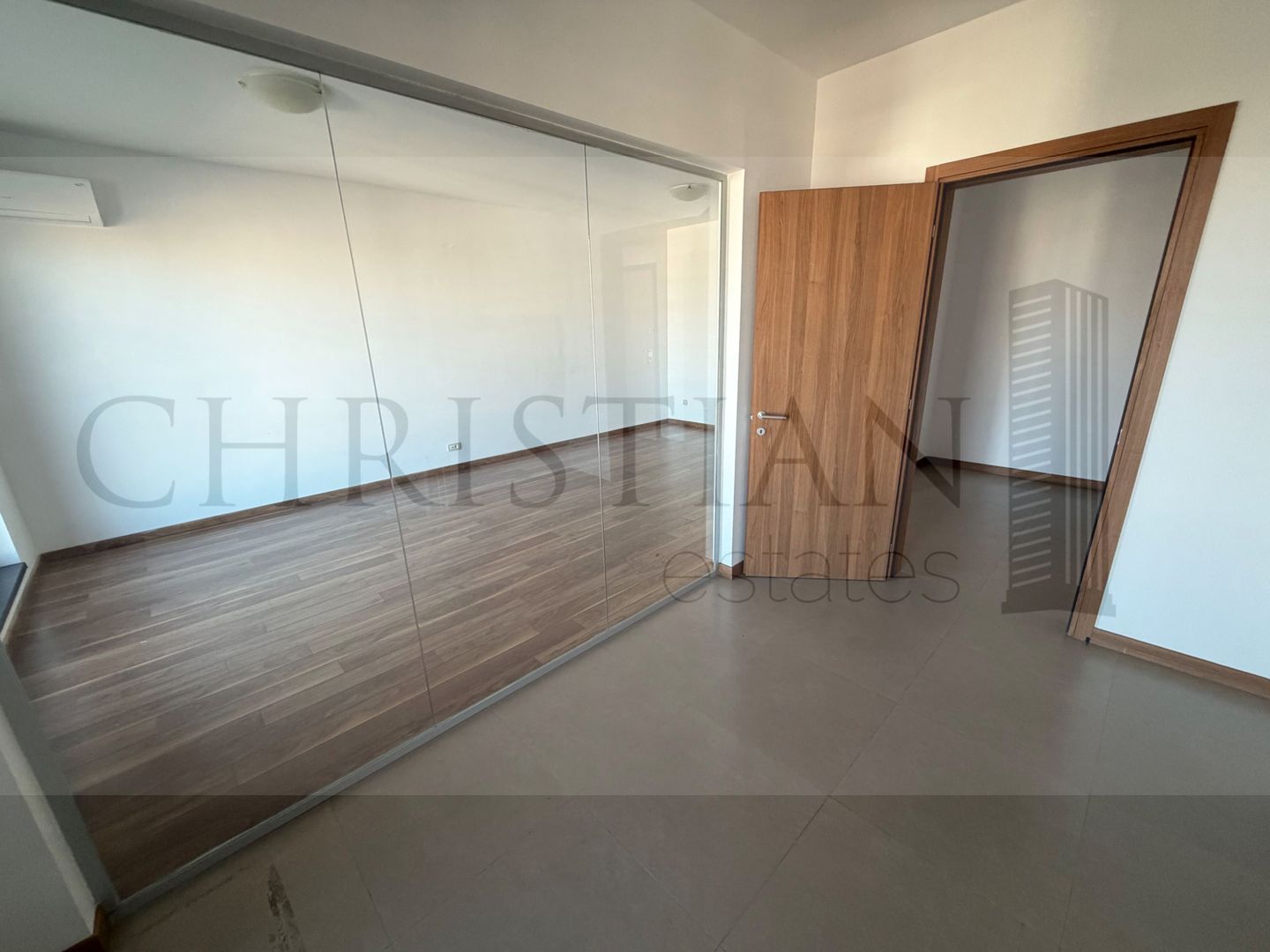 Birou 3 camere NEMOBILAT - Regie - 20th Residence - Parcare - Poză 10