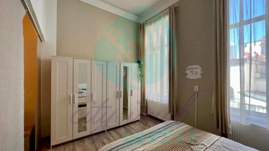 Apartament in vila cu arhitectura specifica perioadei interbelice - Poză 2
