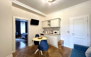 Apartament renovat, cu garaj și pivnițe, în Centrul Istoric al Sibiului - Poză 9