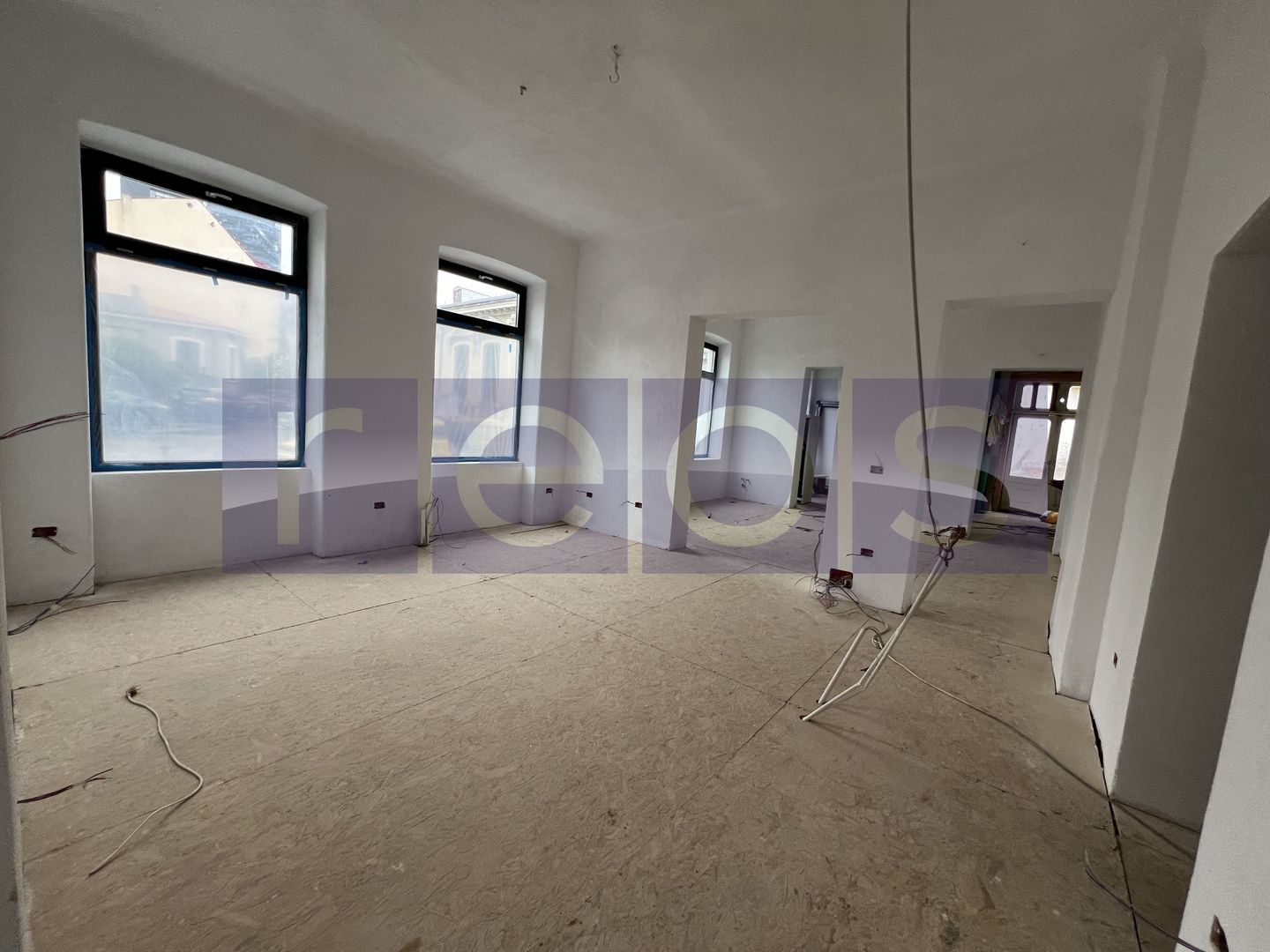 IMOBIL MIXT | ROSETTI | 500 MP | RENOVAT | 2 CORPURI + SUBSOL + CURTI INTERIOARE - Poză 3