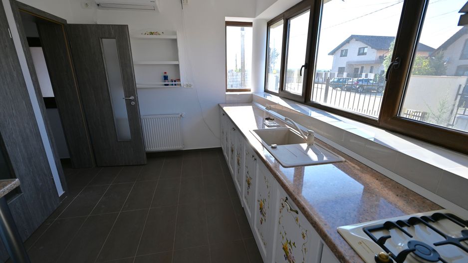 Casă / Vilă cu 4 camere de închiriat în zona Aradului - Poză 15