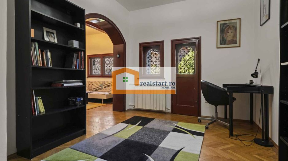 Langa Metrou, curte proprie 200mp, Garaj, 3 camere, centrala, pet friendly - Poză 1