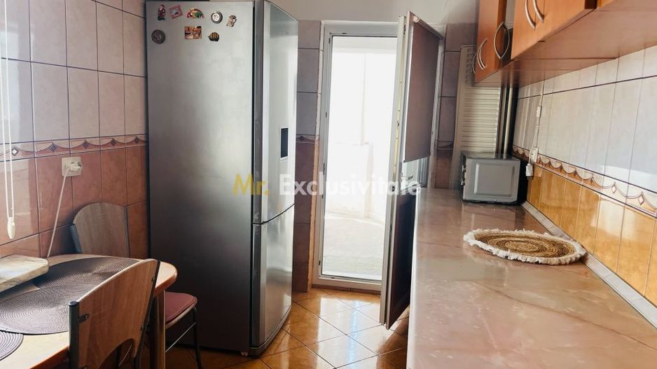 Apartament ultracentral, 3 camere, cu priveliste impresionanta, langa Mercur - Poză 8