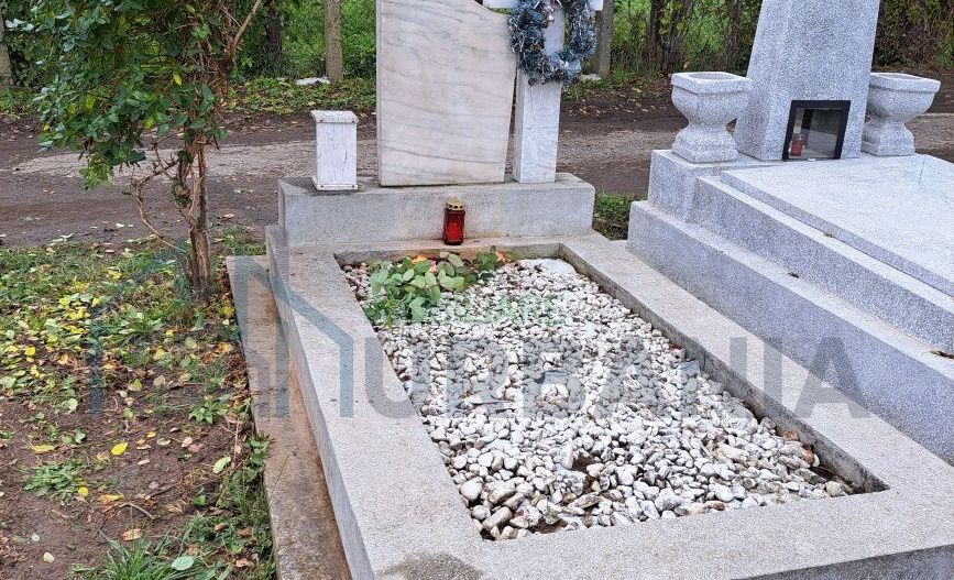 Loc de veci în Cimitirul Eternitatea, Iași – Criptă două nivele, monument din marmură - Poză 3