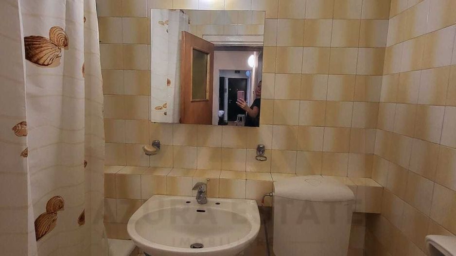 Apartament renovat 3 camere 2 bai 85 mp utili in zona Centrala - Poză 2