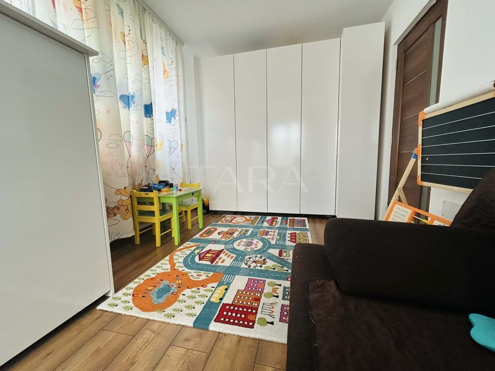 Apartament 3 camere, mobilat și utilat, doua balcoane, parcare. - Poză 3