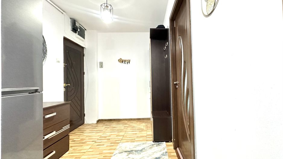 Vânzare apartament 3 camere mobilat,  parcare inclusă , Cartier Noua - Poză 11