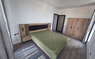 Vând apartament mobilat 3 camere in zona centrala - Poză 1