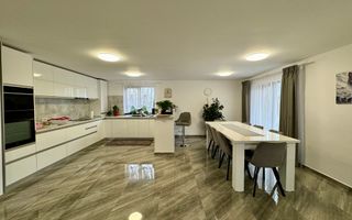 Casă Spațioasă de Vânzare în Ghimbav | Două Apartamente | Teren 579 mp - Poză 5