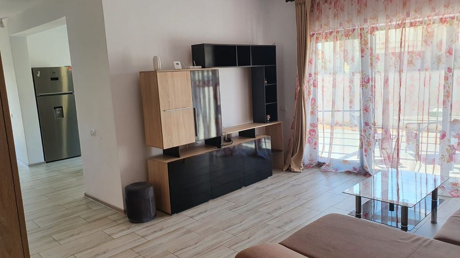 Casa cu 4 camere si garaj - Poză 2