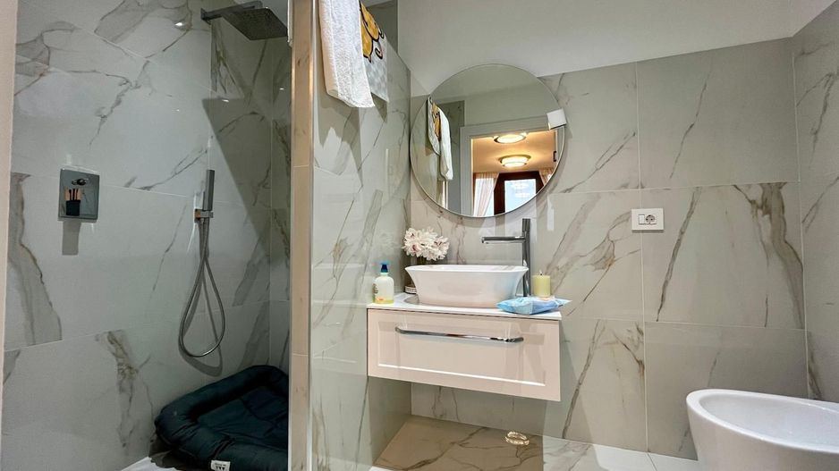 CASA COMPLET UTILATA SI MOBILATA MODERN CU GRADINA | 1100 MP |MARGINEA - Poză 39