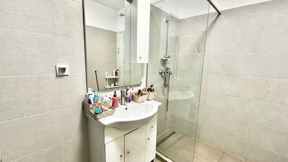 Garsonieră modernă de închiriat în Brașov, zona Coresi - Poză 8