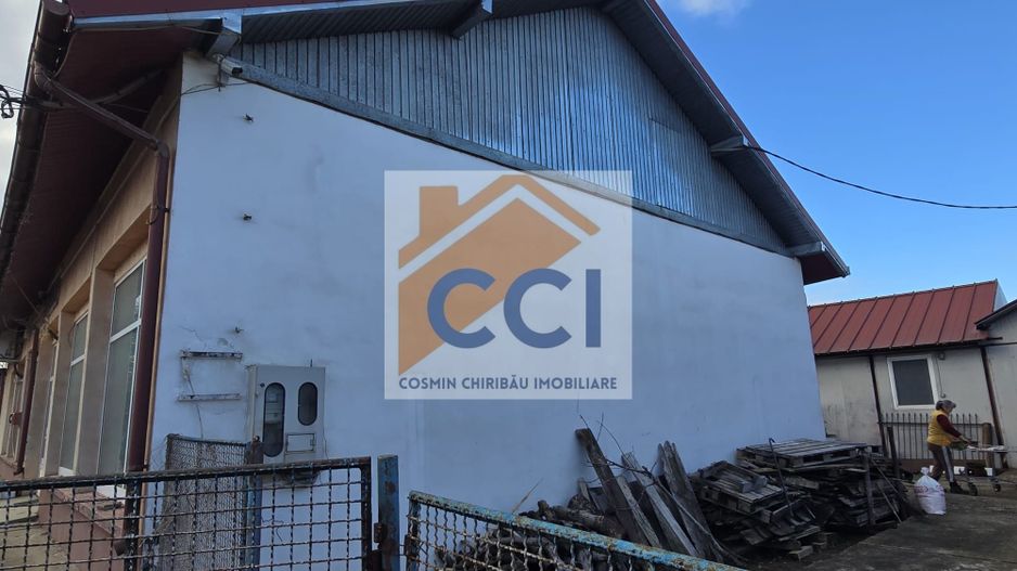 Se oferă spre vânzare / închiriere clădire cu spațiu comercial - Poză 19